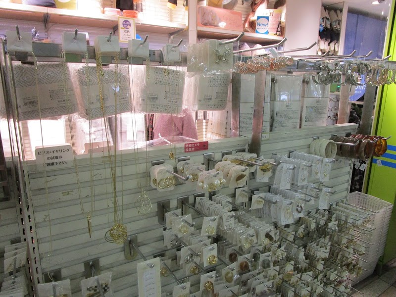 3COINSstation Shinjuku Station south exit shop - 3COINSstation Shinjuku Station south exit shop Japan, 〒160-0022 Tokyo, Shinjuku City, Shinjuku, 3-chōme−38−２ ＪＲ新宿構内 南改札内