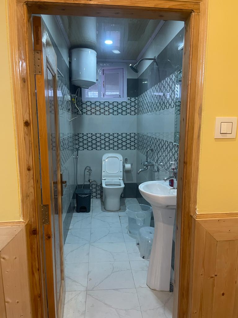 Silver Cedar Homestay - Silver Cedar Homestay Silver Cedar Homestay Sharma Niwas Timber House, near Yes Bank, Milsington Estate, Shimla, Himachal Pradesh 171001, India