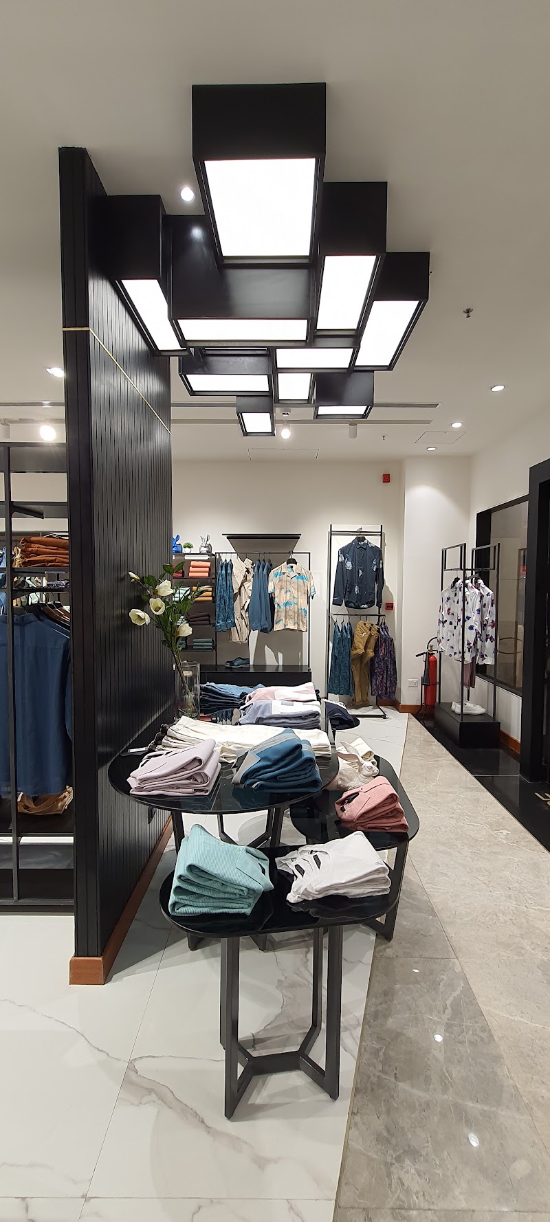 Rare Rabbit, Ambience Island - Rare Rabbit, Ambience Island No F120, 1st Floor, Ambience Mall, NH 8, Ambience Island, DLF Phase 3, Sector 24, Gurugram, Haryana 122002, India