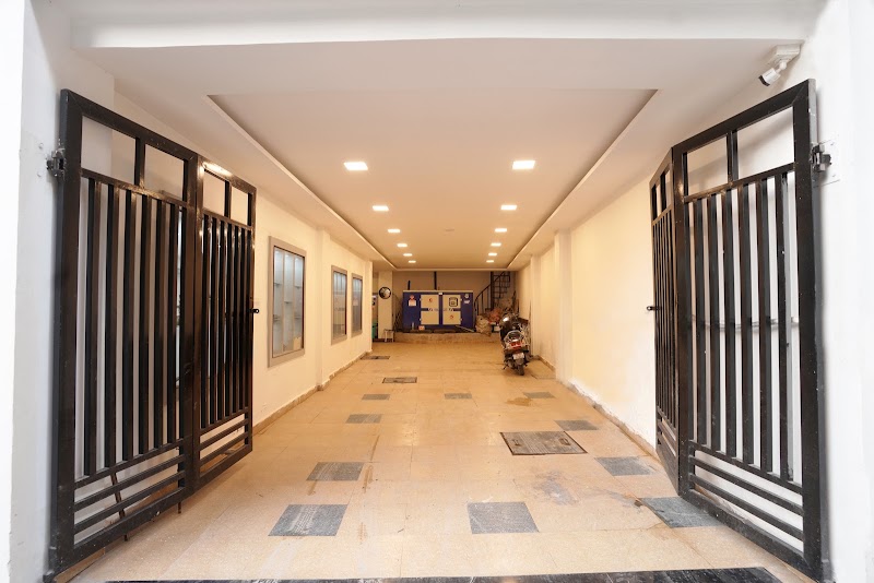 Hotel Silver Inn by PENTAURA - Hotel Silver Inn by PENTAURA Yoga Street, Badrinath Marg, Tapovan, Rishikesh, Uttarakhand 249192, India