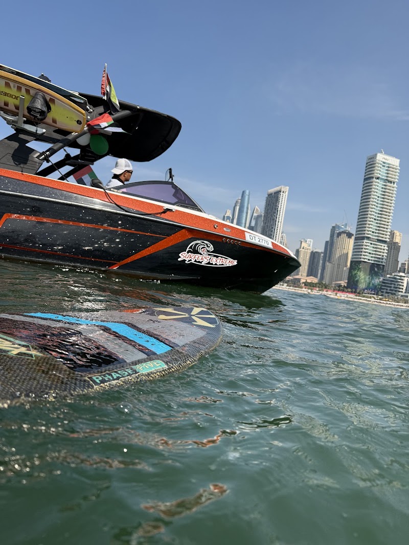 Wakesurfing & Wakeboarding - Wakesurfing & Wakeboarding, Dubai Marina - Dubai International Marine Club - Dubai - United Arab Emirates