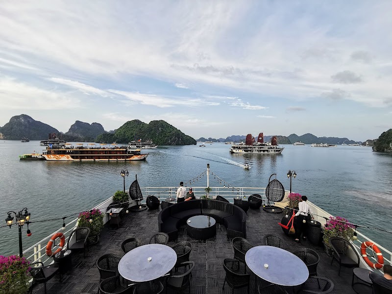 Halong Dragon Bay Cruise - Halong Dragon Bay Cruise, Terminal 26, Tuan Chau port, Tuan Chau Ward, Halong city, Tuần Châu, Quảng Ninh 01125, Vietnam