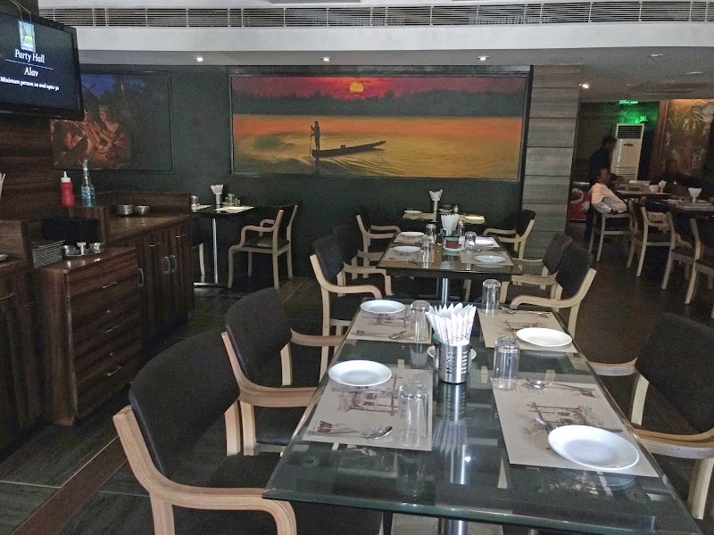 Alav Restaurant - Alav Restaurant UG1, Ratnamani Complex, 9/1, Curewell Hospital Rd, New Palasia, Indore, Madhya Pradesh 452001, India