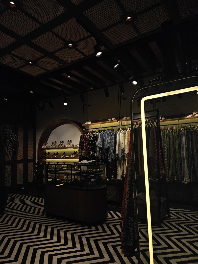 Mulmul - Ambience Mall - Mulmul - Ambience Mall First Floor, Ambience Mall, F-159A, NH 8, Ambience Island, DLF Phase 3, Sector 24, Gurugram, Haryana 122010, India