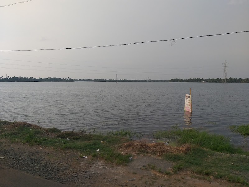 Pallathuruthy Back Waters - Pallathuruthy Back Waters F9G7+W6P, Pallathuruthy, Pazhaveedu, Kainakary, Alappuzha, Keralam 688009, India
