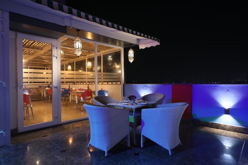 SKYSUITES HOTEL - SKYSUITES HOTEL plot no-1813, near Huda City Centre, Block A, Greenwood City, Sector 45, Gurugram, Haryana 122003, India
