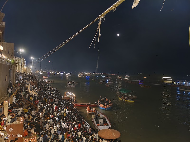 Scindia Ghat, (Varanasi) - Scindia Ghat, (Varanasi) Dattatreya math, Sindhia ghat, Garwasitola, Ghasi Tola, Varanasi, Uttar Pradesh 221001, India