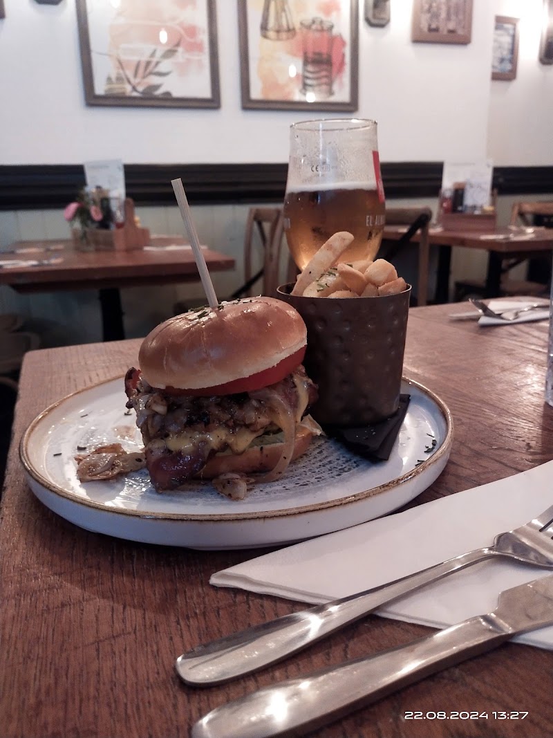 St Christopher's Inn Pub - St Christopher's Inn Pub, 121 Borough High St, London SE1 1NP, UK