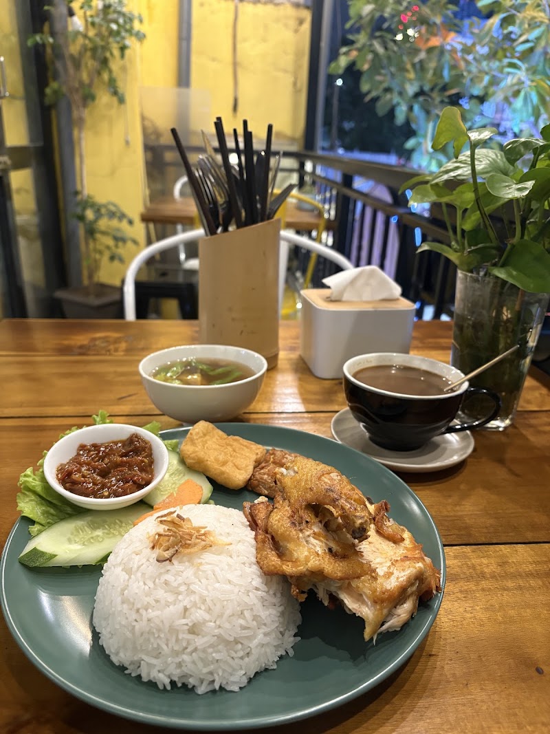 Sanur Resto - Melayu & VN Halal Cuisine - Sanur Resto - Melayu & VN Halal Cuisine Tầng 2, Level 2, 13 Đinh Tiên Hoàng, Hàng Trống, Hoàn Kiếm, Hà Nội 100000, Vietnam