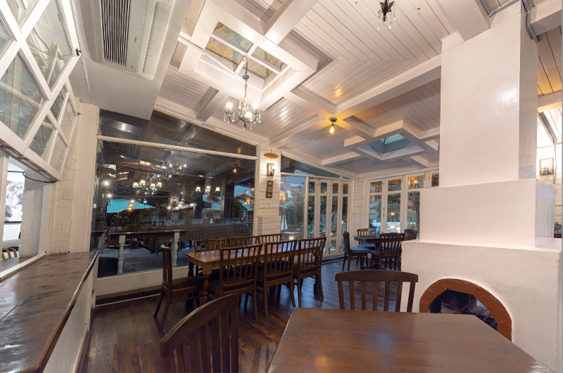 Johnson Bar & Restaurant - Johnson Bar & Restaurant Mall Rd, Siyal, Manali, Himachal Pradesh 175131, India