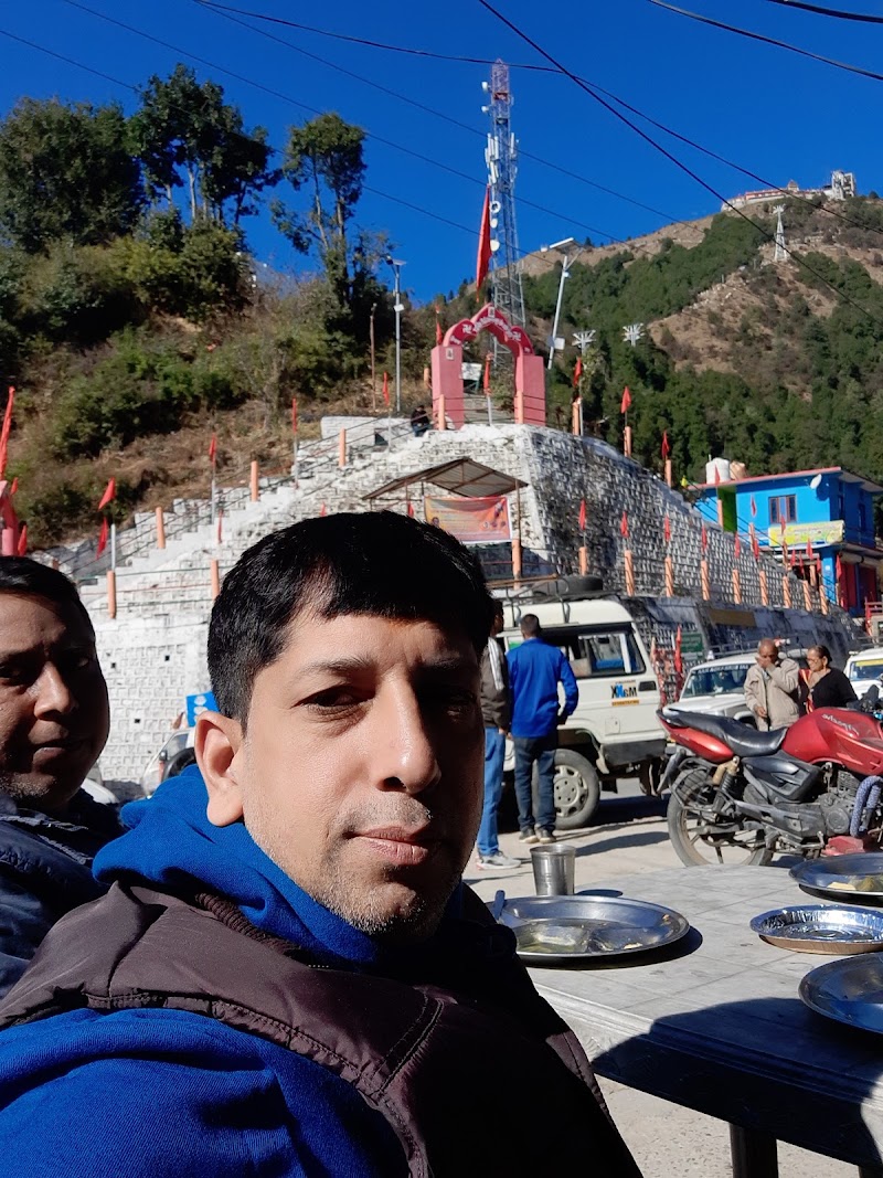 Kaddu Khal Tehri - Kaddu Khal Tehri, C74Q+76Q, Chamba - Mussoorie Rd, Saklana Range, Uttarakhand 249145, India