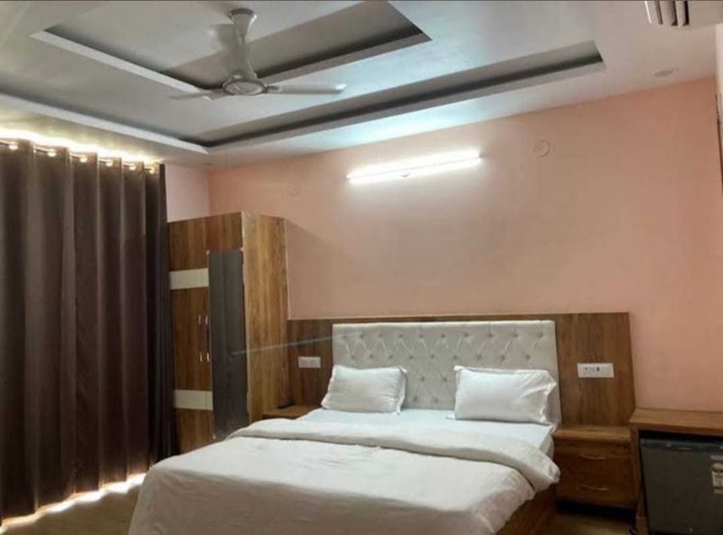 Hotel O by OYO Devansh Inn - Hotel O by OYO Devansh Inn Plot No- 04 , Pocket -07, Near Ramphal chock, Ramphal Chowk, Pocket 2, Block E, Sector - 07, Dwarka, New Delhi, Delhi, 110077, India