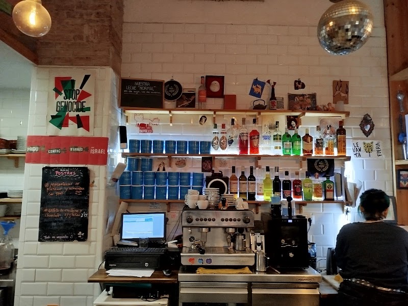 La Raposa. Bar vegà & Llibreria