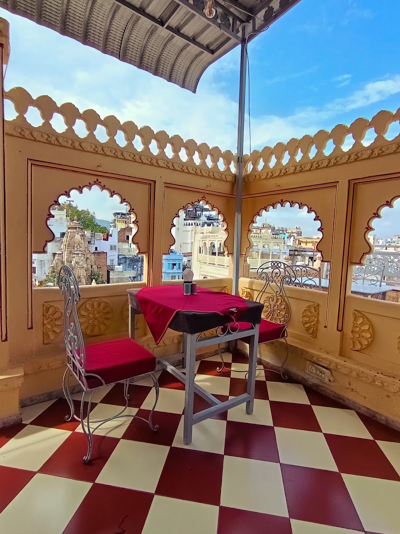 Mayur Cafe - Pure Vegetarian Family Restaurant - Mayur Cafe - Pure Vegetarian Family Restaurant 155, opposite जगदीश मंदिर, Jagdish Chowk, Rao Ji Ka Hata, Udaipur, Rajasthan 313001, India