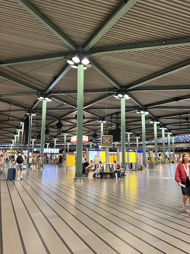 Schiphol Plaza - Schiphol Plaza Vertrekpassage 135, 1118 AX Schiphol, Netherlands