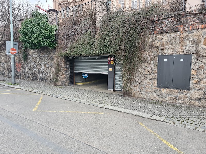 MR.PARKIT - Parking Španělská 12 - MR.PARKIT - Parking Španělská 12, Španělská 12, Vinohrady, 120 00 Praha-Praha 2, Czechia