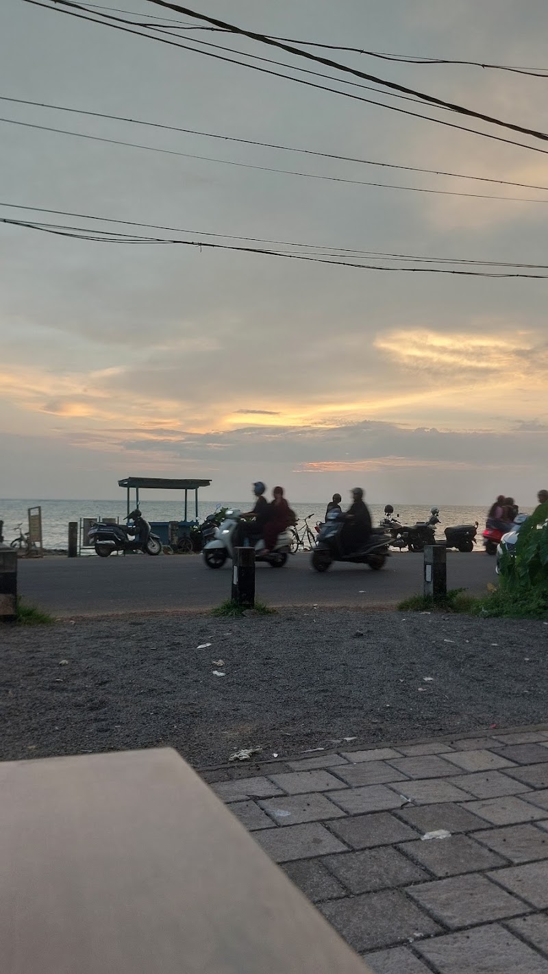 Mughadar Beach - Mughadar Beach, 6QPG+W76, Thekepuram, Kuttichira, Kozhikode, Kerala 673001, India