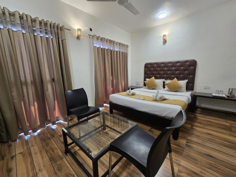 Hotel Vyankatesh & Pure Veg Restaurant