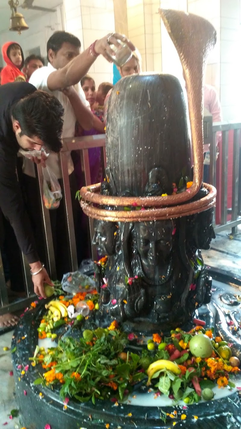 Gufa waala Shiv Mandir - Gufa waala Shiv Mandir Rajiv Nagar, West, Gurugram, Haryana 122001, India