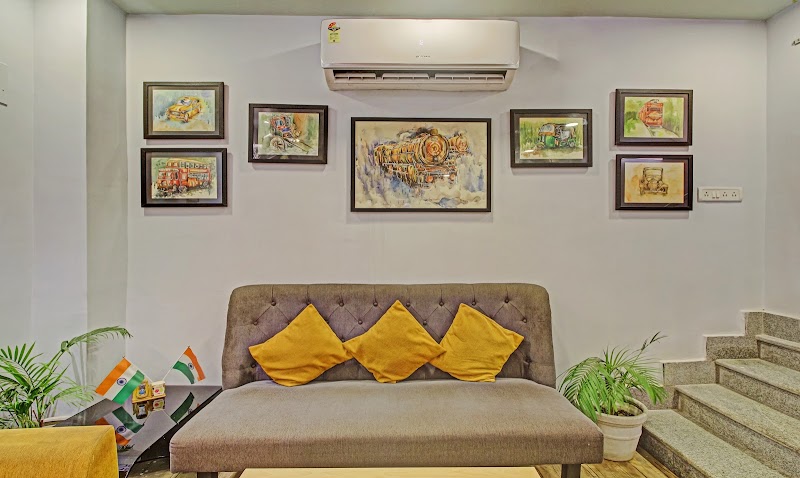 Hotel Royal Crowne - Hotel Royal Crowne 86, Ramakrishna Road Italgacha Main Road, No 1 Enter, the Mandir Masjid Road and take, the 2nd right, near Airport Gate, 2nd Cross, Motilal Colony, Rajbari, Dum Dum, Kolkata, West Bengal 700079, India