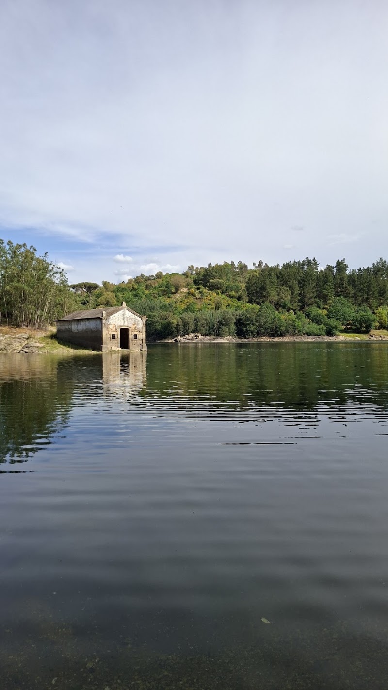 Praia Fluvial da Nossa Senhora da Ribeira de Parada - Praia Fluvial da Nossa Senhora da Ribeira de Parada R. Senhora da ribeira, 3430-749 Parada, Portugal