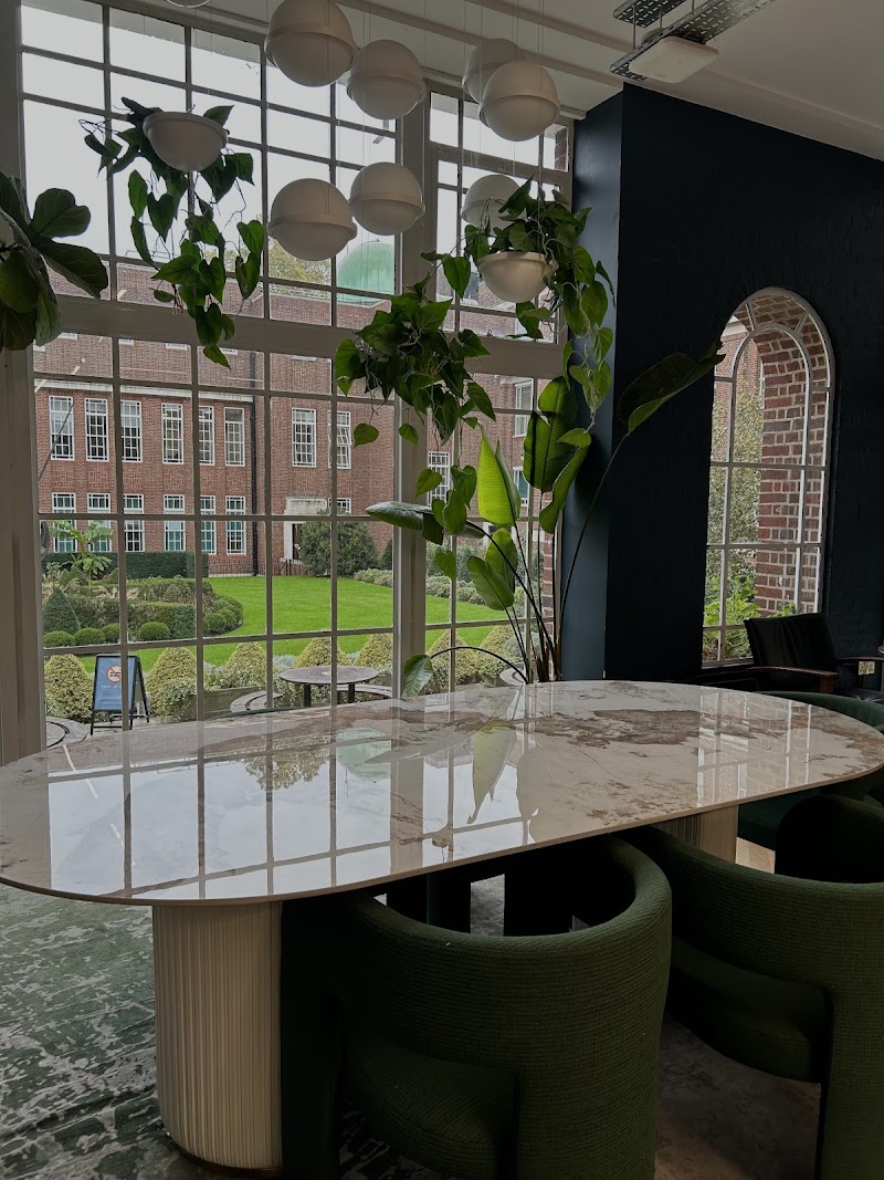 Regent's University London - Regent's University London Inner Cir, London NW1 4NS, UK
