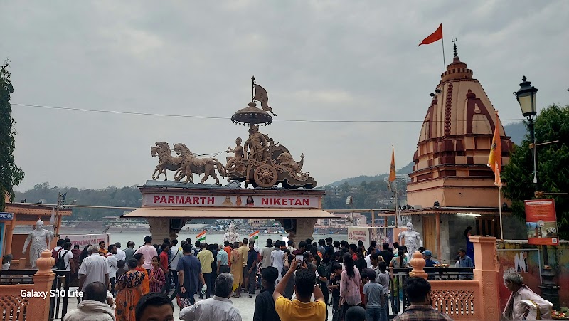 Parmarth Niketan Ashram - Parmarth Niketan Ashram Main Market Road, near Ram Jhula, Swarg Ashram, Rishikesh, Uttarakhand 249304, India