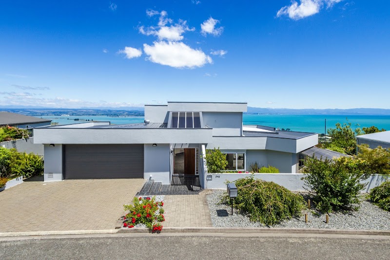 Tasman Bay Villa - Nelson Holiday Home