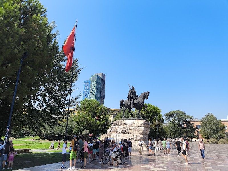 Tirana centre - Tirana centre, 8RJC+655 9-Katëshet, Rruga E Dibrës, Tiranë, Albania