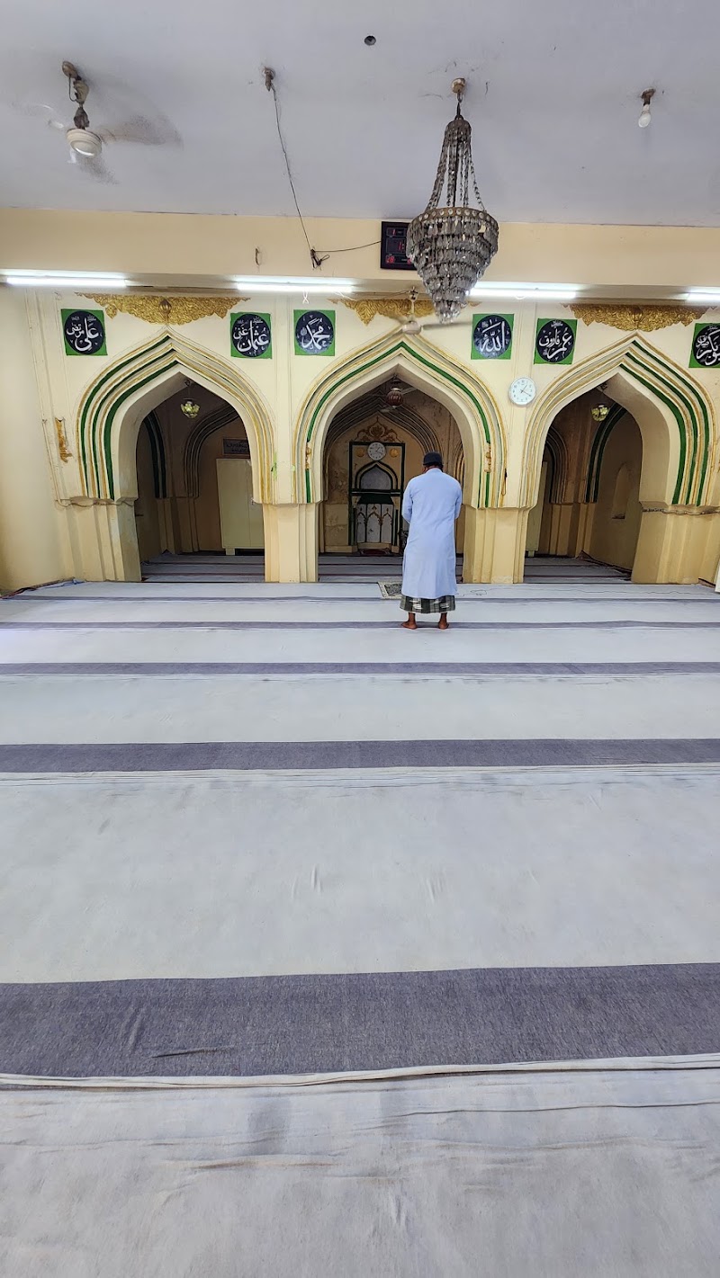 Masjid & Dargah Hazrat Syedan Sahib Rh - Masjid & Dargah Hazrat Syedan Sahib Rh, 21-7-290, Mitti Ka Sher, Gulzar Houz, Char Kaman, 21-2-314, Shakkar Kotha, Laad Bazar, Char Kaman, Ghansi Bazaar, Hyderabad, Telangana 500002, India
