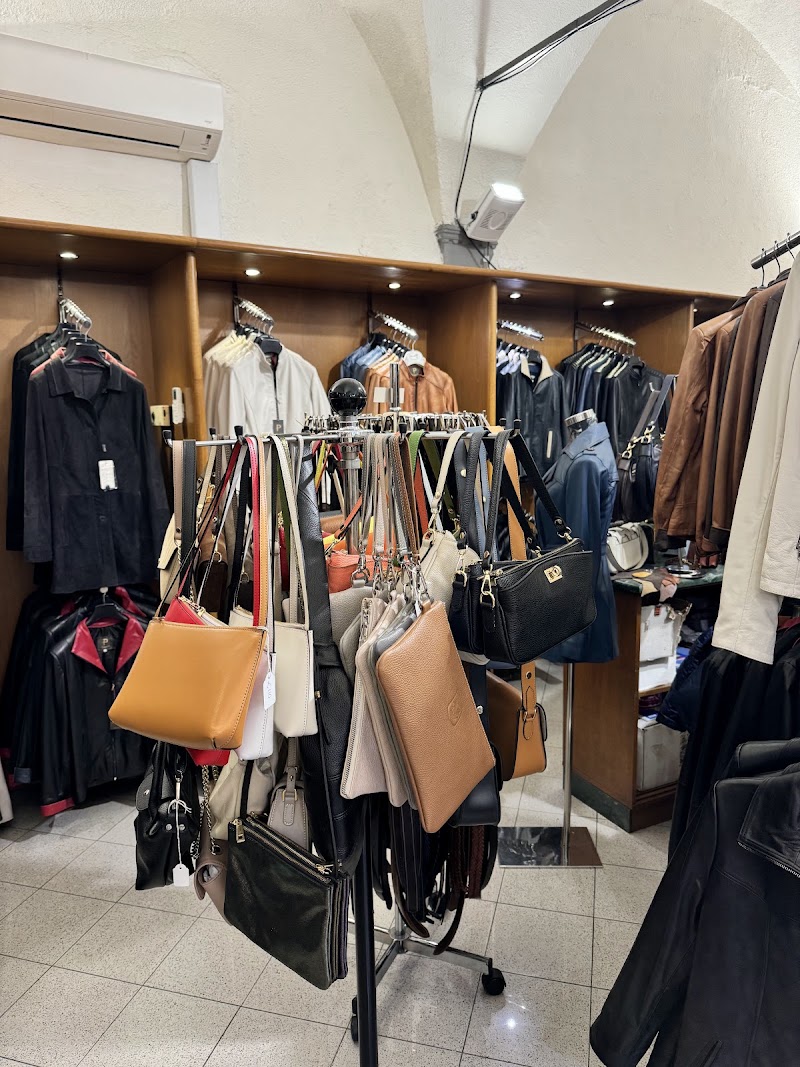 Il Perseo Leather Firenze - Il Perseo Leather Firenze, Borgo dei Greci, 24R, 50122 Firenze FI, Italy