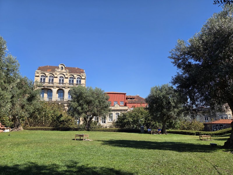 Base Porto - Base Porto, Quiosque Jardim, Passeio dos Clérigos, R. das Carmelitas 151, 4050-163 Porto, Portugal