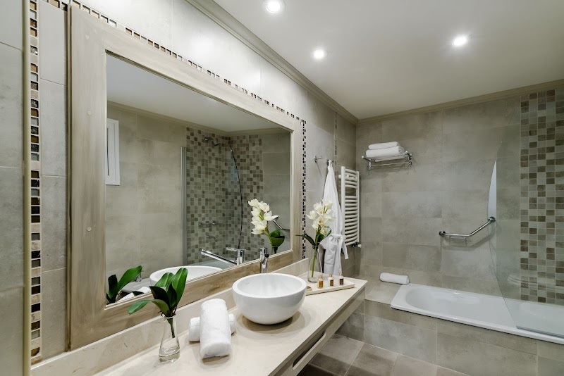 Águila Mora Suites & Spa - Águila Mora Suites & Spa Av. Ezequiel Bustillo 4790, R8400 San Carlos de Bariloche, Río Negro, Argentina