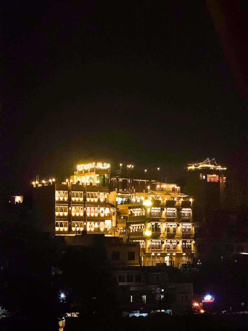 Hotel Mewari Villa Udaipur | Lake View Hotel in Udaipur - Hotel Mewari Villa Udaipur | Lake View Hotel in Udaipur 302,imli gath,purohito ka khurra before chandpole parking hotel no 302, Old City, Silawatwari, Udaipur, Rajasthan 313004, India