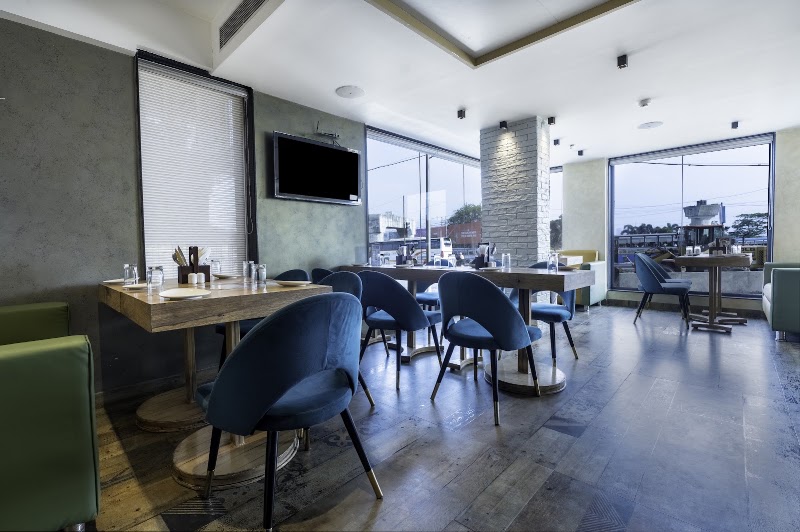 Poiisse Hotel - Poiisse Hotel 45B/B, Canal S Rd, near Byepass, Metropolitan Co-Operative Housing Society Limited, Ltd, Dhaba, Kolkata, West Bengal 700105, India