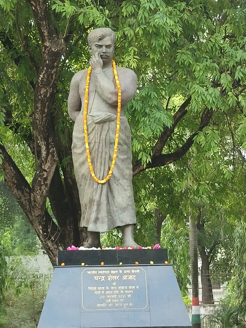 Victoria Memorial - Victoria Memorial 13 A, Panna Lal Rd, Darbhanga Colony, George Town, Prayagraj, Uttar Pradesh 211002, India