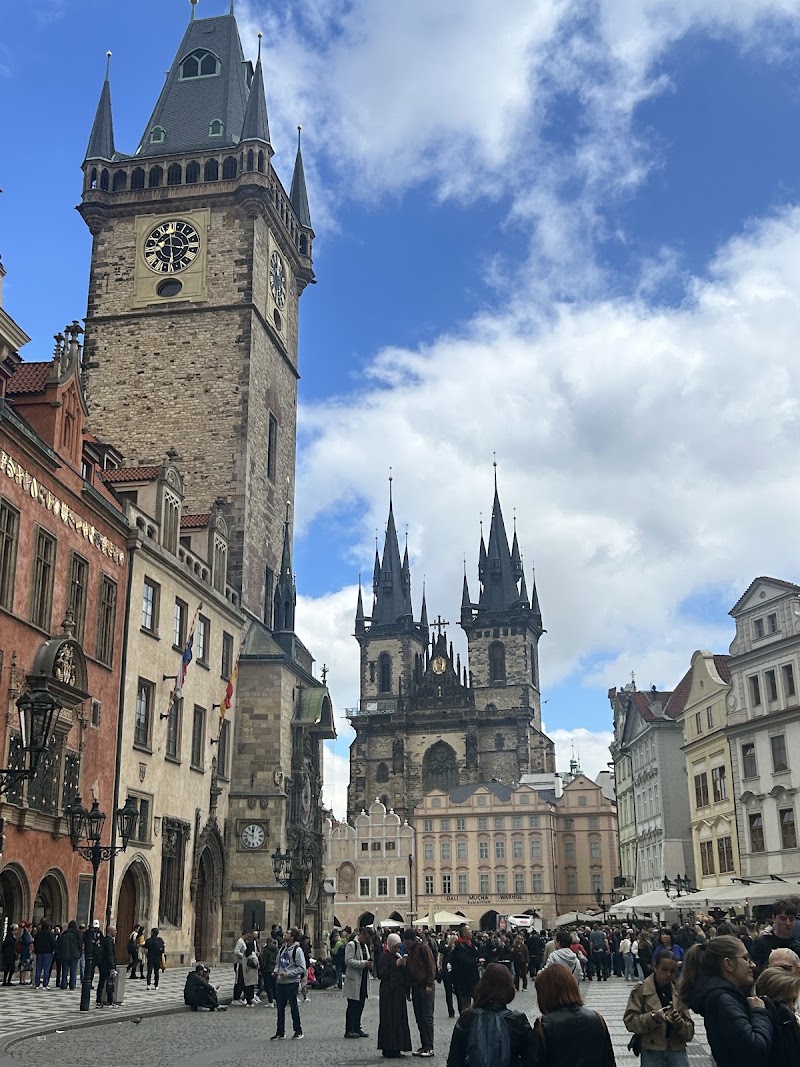 Socha lva (na fasádě na rohu domu Staroměstské náměstí 3/2) - Socha lva (na fasádě na rohu domu Staroměstské náměstí 3/2), Staroměstské nám. 3/2, Staré Město, 110 00 Praha-Praha 1, Czechia