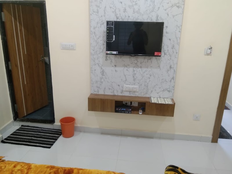 Maa Tulsi guest house - Maa Tulsi guest house, mahakal temple ke samne, 617/1, Gali no 1, opposite Mahakal temple, Jaisinghpura, Ujjain, Madhya Pradesh 456006, India