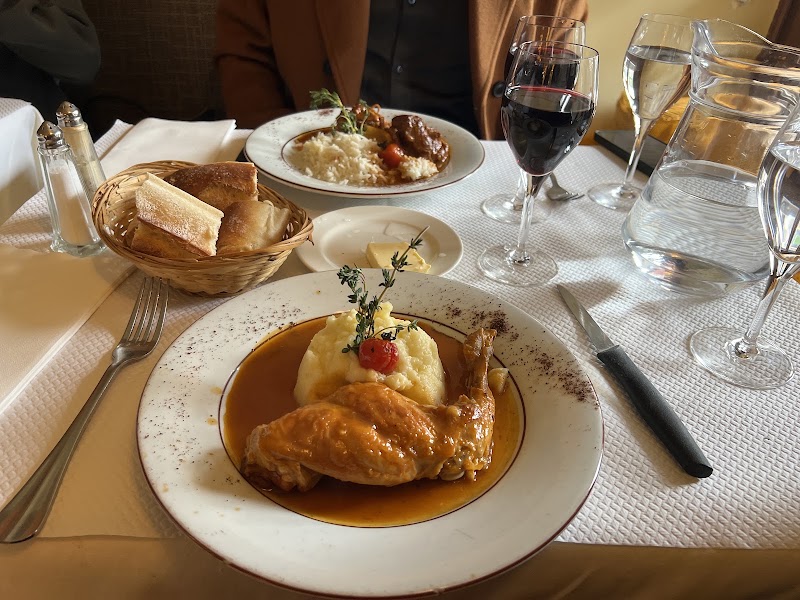 Le Petit Châtelet - Le Petit Châtelet 39 Rue de la Bûcherie, 75005 Paris, France