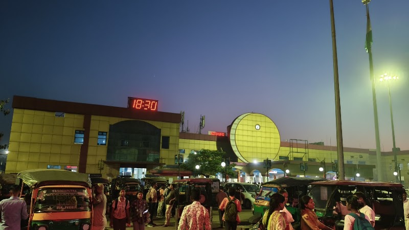 Dhanbad Junction - Dhanbad Junction, QCWJ+756, Mukunda, Pandey Muhalla, Dhanbad, Jharkhand 826007, India