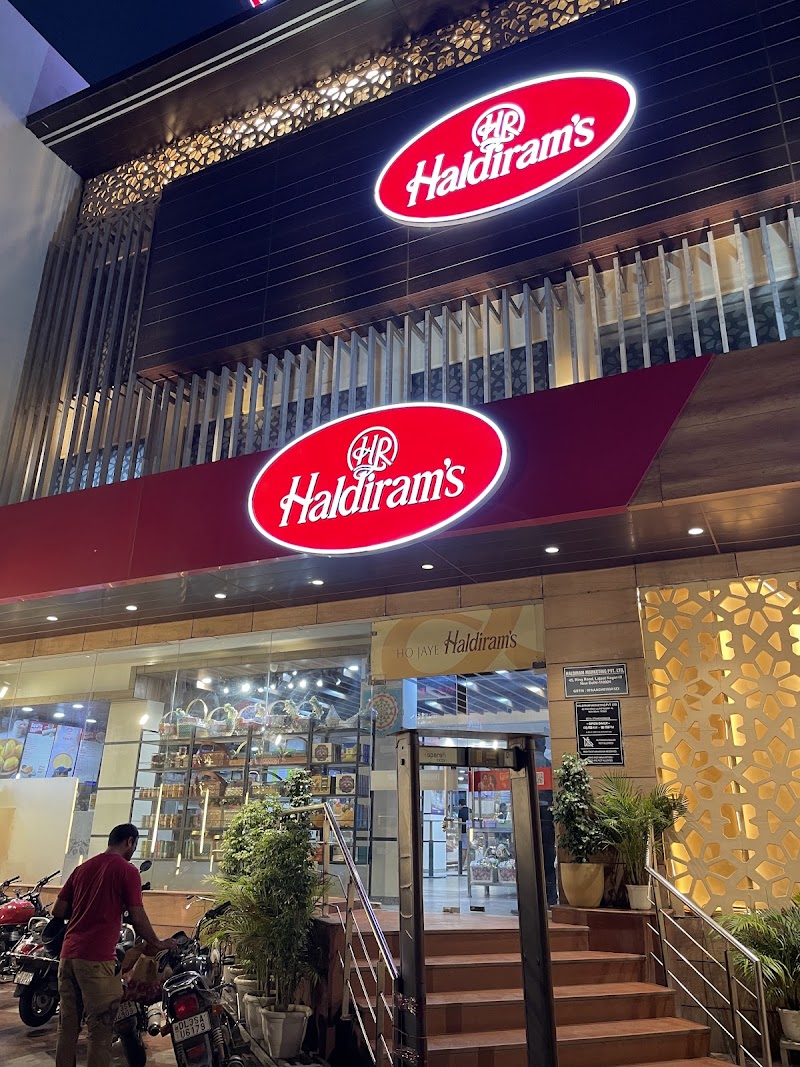 Haldiram's - Lajpat Nagar - Haldiram's - Lajpat Nagar, 45, Ring Rd, Block H, Lajpat Nagar III, Lajpat Nagar, New Delhi, Delhi 110024, India