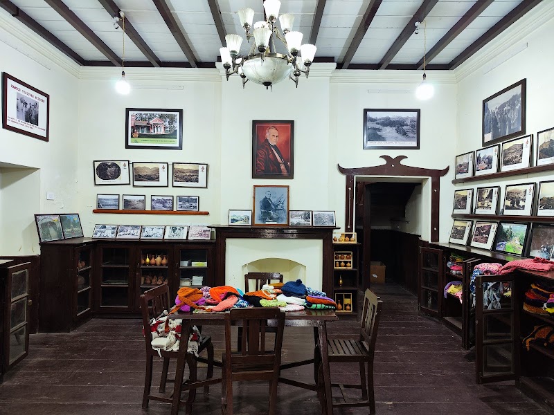 John Sullivan Memorial - John Sullivan Memorial CVR4+7H3, Kotagiri - Kanneri Mukku Road, Kanneri Mukku, District, Nilgiris, Tamil Nadu 643217, India
