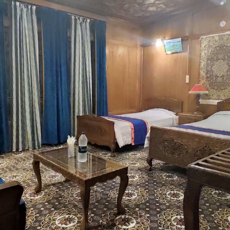 Luxury Houseboats in Kashmir - Luxury Houseboats in Kashmir Gate No, 17, Boulevard Rd, Nehru Park, Dal Lake, Srinagar, 190003