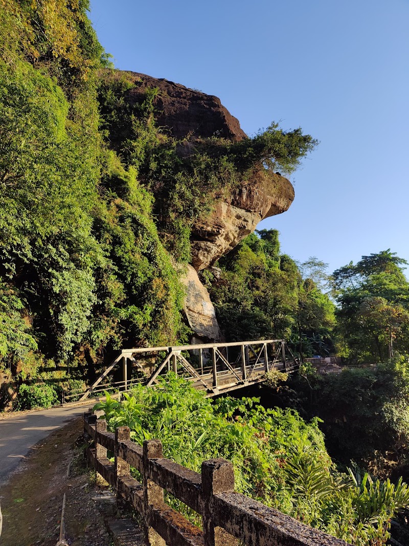 Borhill Falls - Borhill Falls 5XM5+33M, Riwai-Dawki Rd, Mawlynnong, Lyngkhat, Meghalaya 793110, India