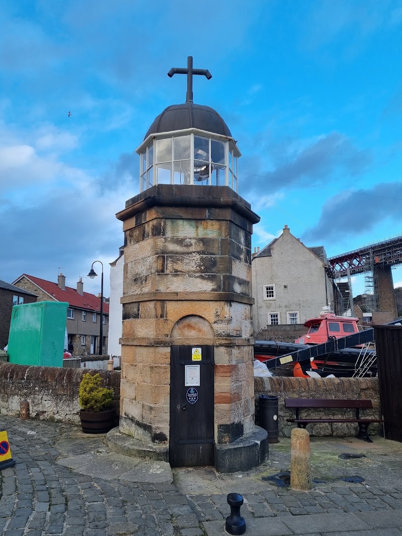 Forth Bridges Lighthouse Museum & 1817 Light Tower - Forth Bridges Lighthouse Museum & 1817 Light Tower, 60 Main St, North Queensferry, Inverkeithing KY11 1JG, UK