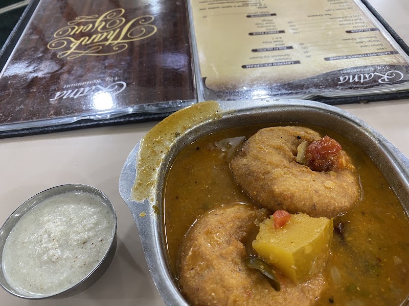 Ratna Veg. Restaurant (Since 1972) - Ratna Veg. Restaurant (Since 1972) Swami Vivekanand Rd, Kakaji Nagar, Jawahar Nagar, Goregaon West, Mumbai, Maharashtra 400104, India