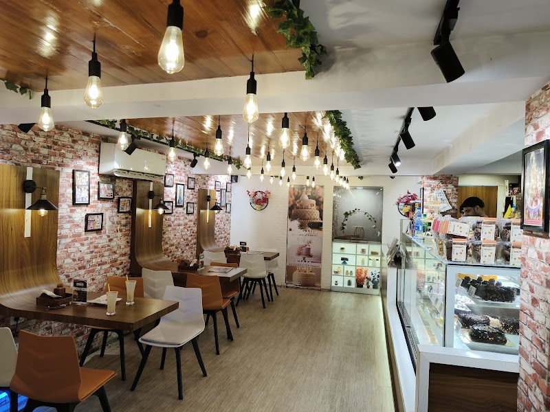 7th Heaven - 7th Heaven 188, 9, Jodhpur Park, Kolkata, West Bengal 700068, India