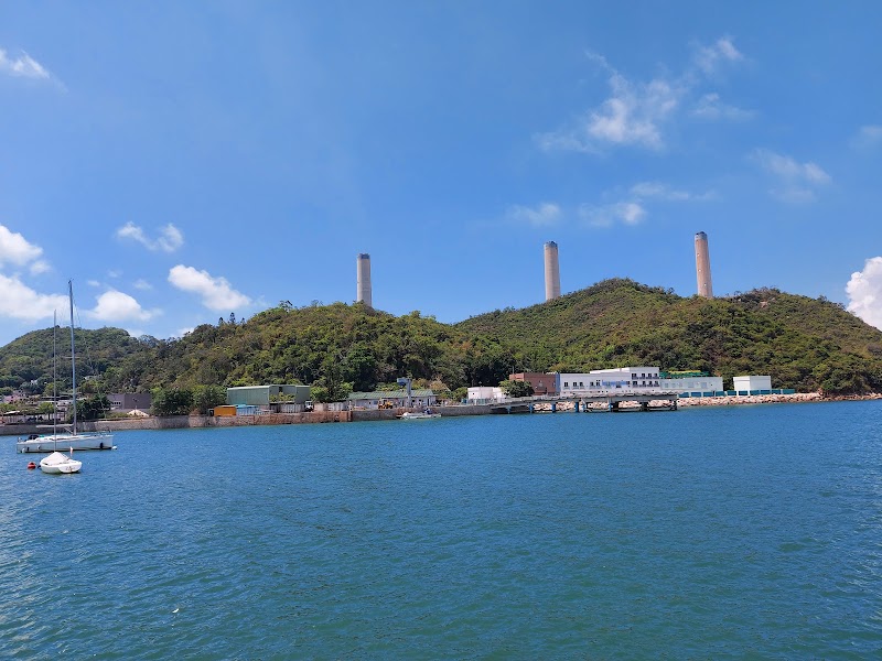 Yung Shue Wan Ferry Pier - Yung Shue Wan Ferry Pier, Yung Shue Wan Main St, Lamma Island, New Territories, Hong Kong