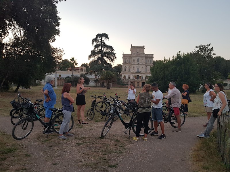 Rome in a Day Tours - Electric Bike and Vespa Excursions - Rome in a Day Tours - Electric Bike and Vespa Excursions, Via dei Cerchi, 59, 00186 Roma RM, Italy