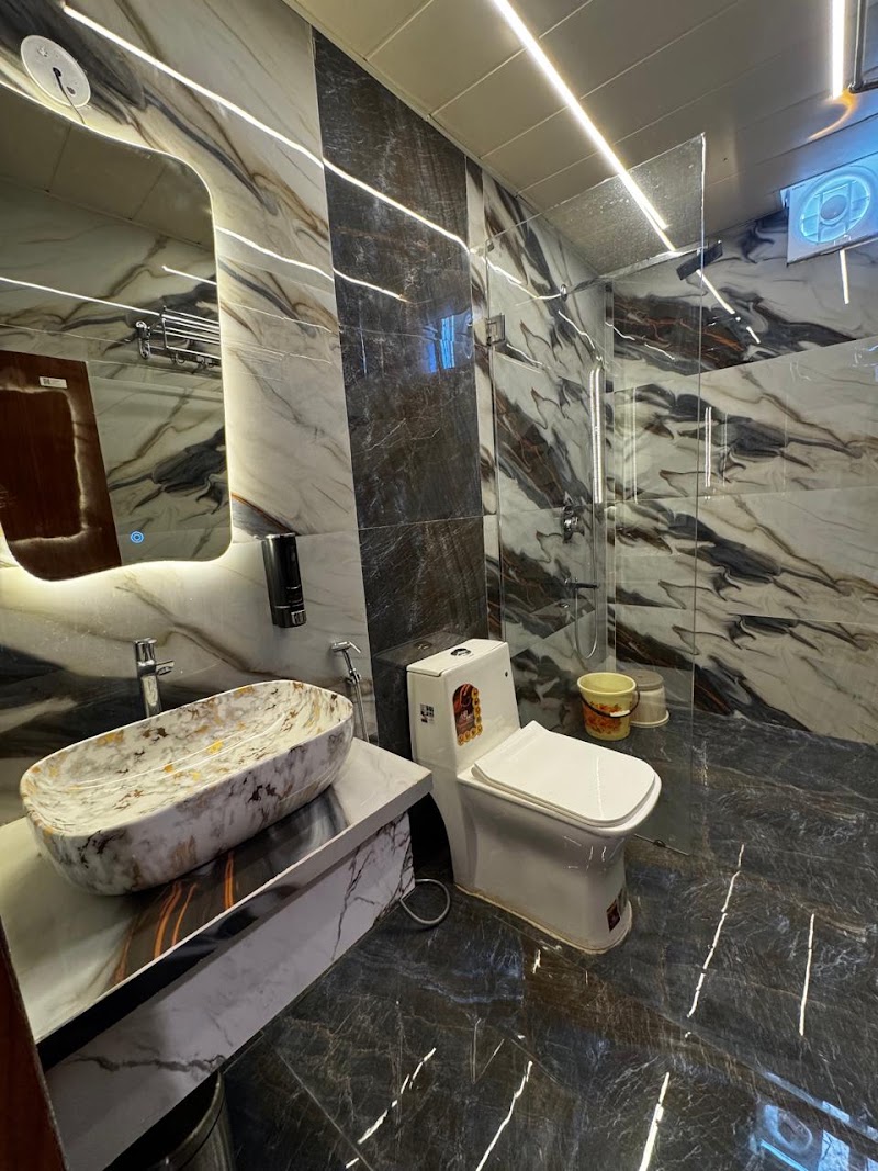 Hotel Shreeji Residency - Hotel Shreeji Residency Gandhi Chowk, nearby Ram Mandir, Pachmarhi, Pachmarhi Cantt, Madhya Pradesh 461881, India